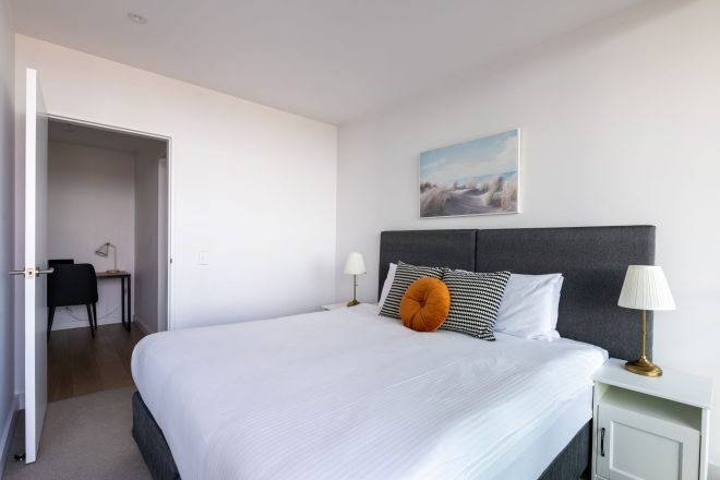 king bed in 1 bedroom corporate rental